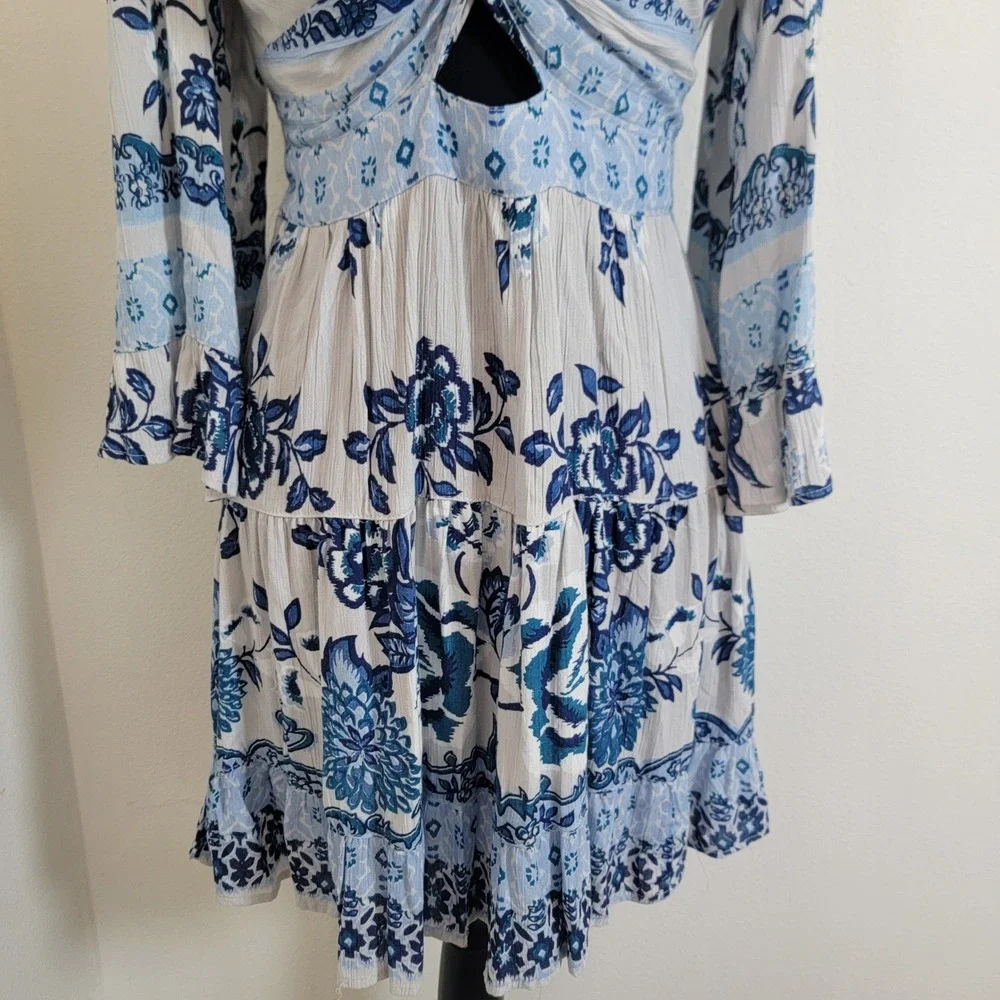 Angie Womens Boho Floral Twist Front Cutout Tiered Mini Dress Blue White Medium - Picture 6 of 12